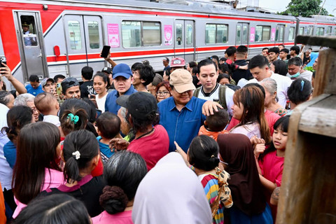 Presiden Prabowo Subianto blusukan ke permukiman di bantaran rel dekat Stasiun Pasar Senen, Jakarta Pusat, Kamis (25/3/2026). Foto: Cahyo - Biro Pers, Media, dan Informasi Sekretariat Presiden
