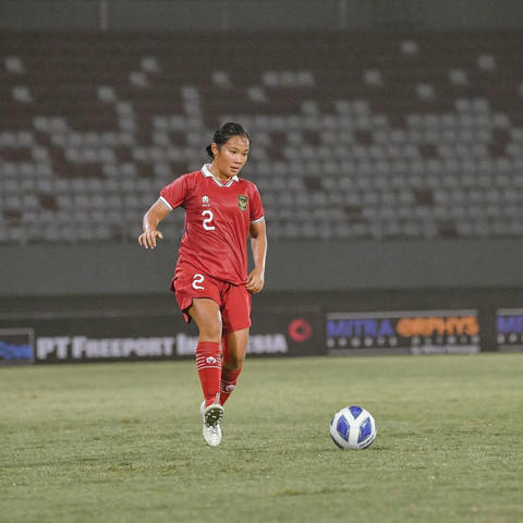 Azra Zifa Kayla, pemain Timnas Wanita Indonesia ketika bertanding melawan Arab Saudi di FIFA Mathday 2023. Foto: Instagram @azrakaylaa