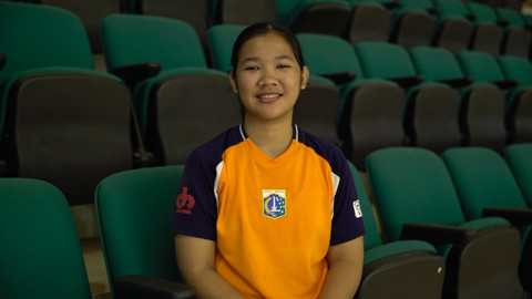 Azra Zifa Kayla, pemain futsal Universitas Negeri Jakarta di Campus League 2025. Foto: Agri Perdana/kumparan