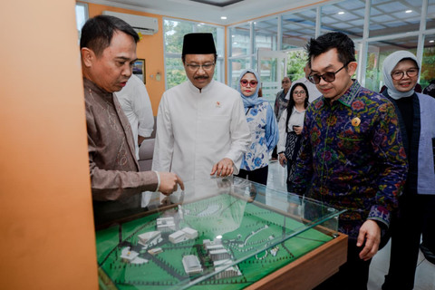 Menteri Sosial Saifullah Yusuf (Gus Ipul) meninjau calon lokasi Sekolah Rakyat di Sekolah Tinggi Ilmu Administrasi Lembaga Administrasi Negara (STIA LAN), Penjompongan, Jakarta Pusat, Jum'at (27/3/2026). Foto: Dok. Kemensos