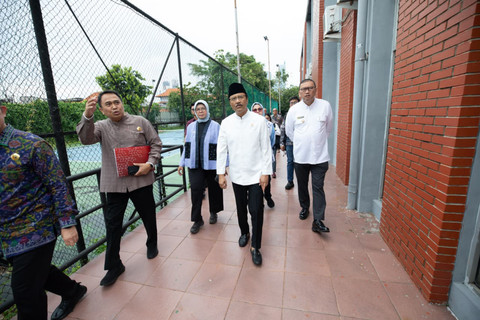 Menteri Sosial Saifullah Yusuf (Gus Ipul) meninjau calon lokasi Sekolah Rakyat di Sekolah Tinggi Ilmu Administrasi Lembaga Administrasi Negara (STIA LAN), Penjompongan, Jakarta Pusat, Jum'at (27/3/2026). Foto: Dok. Kemensos