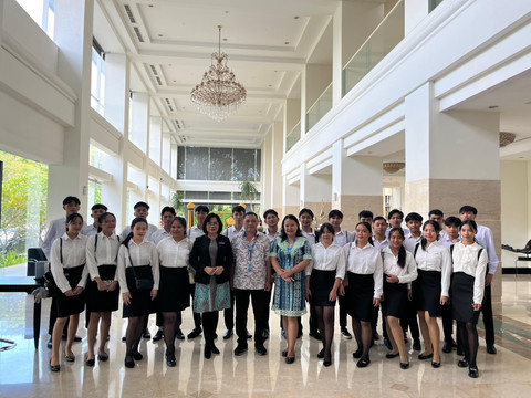 Dokumentasi Pribadi Kunjungan Industri Siswa Di Peninsula Hotel Manado 