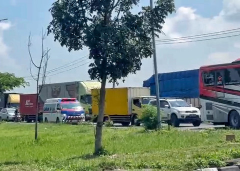 Jalur arteri Pantura Indramayu, Jawa Barat, mengalami kepadatan hebat pada Sabtu (28/3/2026). Foto: kumparan