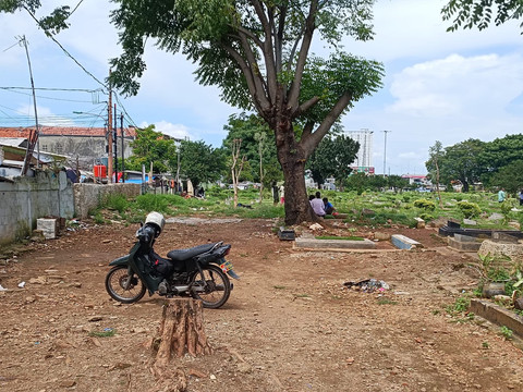 Situasi area yang telah direlokasi di TPU Kober, Jakarta Timur pada Sabtu (28/3/2026). Foto: Ryan Iqbal/kumparan