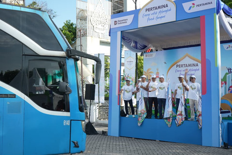 Manajemen Pertamina melepas arus balik Mudik Bareng Pertamina 2026 di Semarang pada Sabtu (28/3) sebagai bagian dari komitmen perusahaan dalam mendukung kelancaran mobilitas masyarakat pasca Idulfitri. Foto: Pertamina.