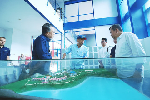 Wamensos Agus Jabo saat meninjau calon lokasi Sekolah Rakyat di PPSDMAP Kementerian Perhubungan, Kabupaten Bogor, Sabtu (28/3/2026). Foto: Dok. Kemensos
