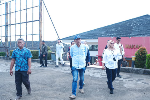 Wamensos Agus Jabo saat meninjau calon lokasi Sekolah Rakyat di PPSDMAP Kementerian Perhubungan, Kabupaten Bogor, Sabtu (28/3/2026). Foto: Dok. Kemensos