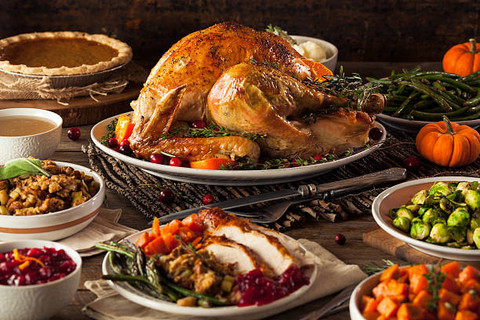 Ilustrasi Makan Malam.Sumber:IStockphoto/bhofack2