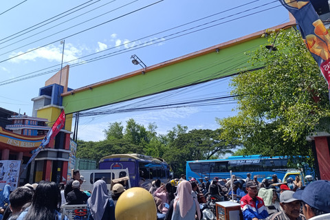 Gapura Desa Bendar, Kecamatan Juwana, Kabupaten Pati, Jawa Tengah dikenal sebagai Kampung Nelayan. Foto: Vega Maarijil Ula/kumparan