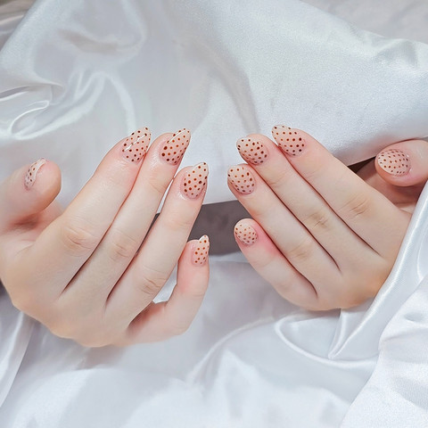 Fake nails. Foto: Julian Photo Nail/Shutterstock