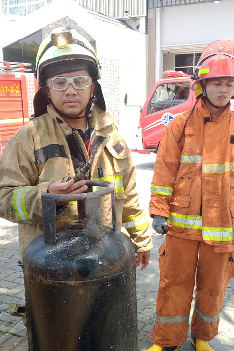 Gas bocor penyebab kebakaran di salah satu restoran di Jalan Pantai Indah Kapuk, Jakarta Utara, Minggu (29/3/2026). Foto: Sudin Gulkarmat Jakarta Utara