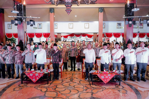 Menteri Sosial Saifullah Yusuf atau Gus Ipul saat memberikan arahan terkait pemutakhiran data tunggal dan Sekolah Rakyat di Pendopo Manggala Praja Nugraha Kabupaten Trenggalek, Jawa Timur, Minggu (29/3/2026).   Foto: Kemensos RI