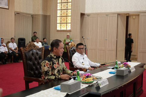 Penandatanganan perjanjian kerja sama antara Kementerian Lingkungan Hidup/Badan Pengendalian Lingkungan Hidup, Pemerintah Provinsi Banten, serta Pemerintah Kota dan Kabupaten di wilayah Serang Raya (27/3/2026). Foto: dok. kemenlh