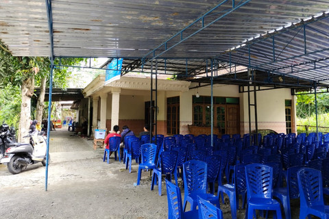 Suasana rumah duka anggota TNI yang gugur saat tugas dalam misa perdamaian di Lebanon, Prajurit Kepala (Praka) Farizal Rhomadhon, di Ledok RT 17, Kelurahan Sidorejo, Kapanewon Lendah, Kabupaten Kulon Progo. Foto: Arfiansyah Panji Purnandaru/kumparan