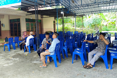 Suasana rumah duka anggota TNI yang gugur saat tugas dalam misi perdamaian di Lebanon, Prajurit Kepala (Praka) Farizal Rhomadhon, di Ledok RT 17, Kelurahan Sidorejo, Kapanewon Lendah, Kabupaten Kulon Progo. Foto: Arfiansyah Panji Purnandaru/kumparan