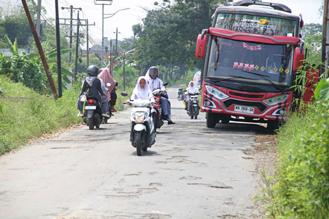 Lubang yang terdapat di Desa Daren, Kecamatan Nalumsari, Kabupaten Jepara, Jawa Tengah pada Senin (30/3/2026). Foto: Vega Maarijil Ula/kumparan