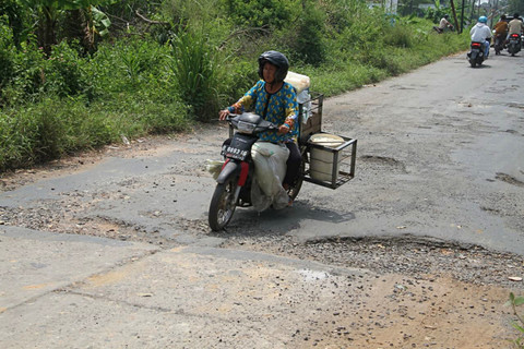 Lubang yang terdapat di Desa Daren, Kecamatan Nalumsari, Kabupaten Jepara, Jawa Tengah pada Senin (30/3/2026). Foto: Vega Maarijil Ula/kumparan