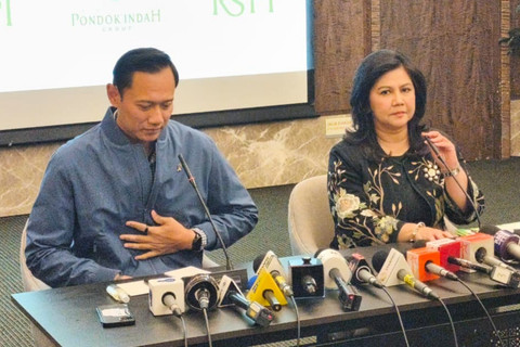Konferensi pers Menko Infrastruktur dan Pembangunan Kewilayahan Agus Harimurti Yudhoyono di RS Pondok Indah, Jakarta Selatan, Senin (30/3/2026). Foto: Zamachsyari/kumparan