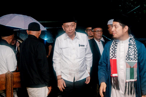 Wamensos Agus Jabo menghadiri Haul Agung Sultan Maulana Hasanuddin ke-465 M/470 H di Alun-alun Masjid Agung Banten Lama, Kasemen, Kota Serang, Banten, Senin (30/3/2026). Foto: Dok. Kemensos