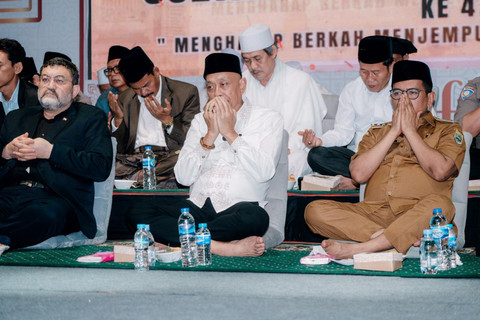 Wamensos Agus Jabo menghadiri Haul Agung Sultan Maulana Hasanuddin ke-465 M/470 H di Alun-alun Masjid Agung Banten Lama, Kasemen, Kota Serang, Banten, Senin (30/3/2026). Foto: Dok. Kemensos