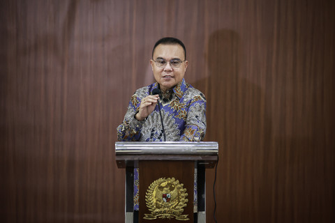 Wakil Ketua DPR Sufmi Dasco Ahmad menyampaikan keterangan pers terkait harga bahan bakar minyak (BBM) di Kompleks Parlemen, Senayan, Jakarta, Selasa (31/3/2026). Foto: Dhemas Reviyanto/ANTARA FOTO