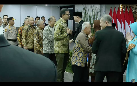 Pendiri Lokataru Foundation Haris Azhar saat menghadiri pelantikan Dirjen Imigrasi Hendarsam Marantoko pada Rabu (1/4/2026). Foto: YouTube/  Kementerian Imigrasi dan Pemasyarakatan RI