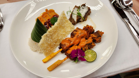 Makanan utama khas keluarga BJ Habibie di Wisma Habibie & Ainun, Jakarta. Foto: Azalia Amadea/kumparan