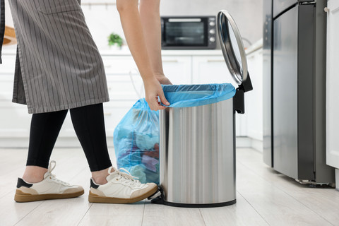 Ilustrasi kantong plastik. Foto: New Africa/Shutterstock