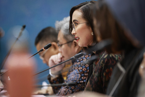 Menteri Pariwisata Widiyanti Putri Wardhana menyampaikan paparan pada rapat kerja dengan Komisi VII DPR di Kompleks Parlemen, Senayan, Rabu (1/4/2026). Foto: Dhemas Reviyanto/ANTARA FOTO