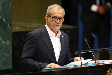 Presiden Iran Masoud Pezeshkian berbicara selama Debat Umum Majelis Umum Perserikatan Bangsa-Bangsa di markas besar PBB di Kota New York pada 24 September 2025. Foto: Angela Weiss/AFP
