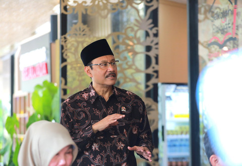 Mensos Saifullah Yusuf (Gus Ipul) saat bertemu dengan Sekretaris Bersama (Sekber) Sekolah Rakyat dengan Pemprov Maluku dan Pemda Bogor di Kantor Kemensos, Kamis (2/4/2026). Foto: Kemensos RI
