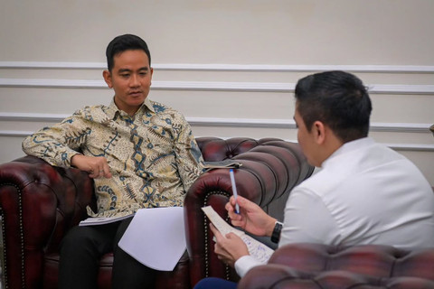 Sekretariat Kabinet bertemu dengan Wakil Presiden Gibran Rakabuming untuk bersilaturahmi di Istana Wakil Presiden, Jakarta pada Kamis (2/4/2026) malam. Foto: Dok. Instagram @sekretariat.kabinet