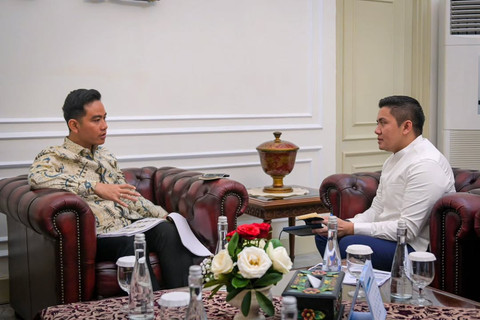 Sekretariat Kabinet bertemu dengan Wakil Presiden Gibran Rakabuming untuk bersilaturahmi di Istana Wakil Presiden, Jakarta pada Kamis (2/4/2026) malam. Foto: Dok. Instagram @sekretariat.kabinet