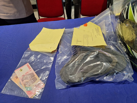 Barang bukti kasus penyiraman air keras di Perumahan Bumi Sani, Desa Setiamekar, Kecamatan Tambun Selatan, Kabupaten Bekasi. Foto: Dok. Istimewa