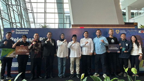 Menko PM Muhaimin Iskandar (Cak Imin) saat meresmikan keberangkatan 200 PMI ke Jepang di Bandara Soekarno-Hatta, Jumat (3/4/2026). Foto: Ryan Iqbal/kumparan
