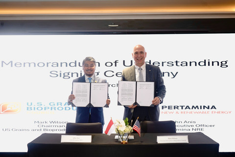Pertamina New & Renewable Energy (Pertamina NRE) menandatangani nota kesepahaman dengan US Grains & BioProducts Council (USGBC) untuk memperkuat kolaborasi pengembangan bioetanol di Indonesia. Foto: Pertamina NRE.