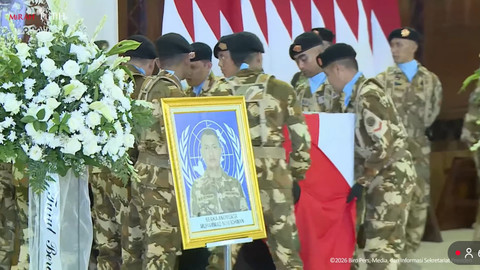 Tiga jenazah prajurit Satgas UNIFIL RI tiba di persemayaman, Sabtu (4/4/2026). Foto: YouTube/ Sekretariat Presiden