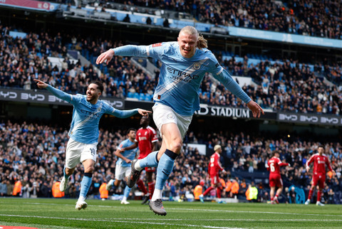 Erling Haaland dari Manchester City merayakan gol pertama mereka bersama Rayan Cherki pada pertandingan Piala FA antara Manchester City vs Liverpool di Stadion Etihad, Manchester, Inggris, Sabtu (4/4/2026). Foto: Jason Cairnduff/REUTERS