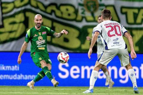 Persebaya Surabaya vs Persita Tangerang dalam laga pekan ke-26 Super League 2025/26 di Stadion Gelora Bung Tomo, Sabtu (4/4/2026). Foto: Instagram/ @officialpersebaya