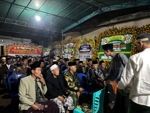 Suasana rumah duka Serka Muhammad Ichwan di Kabupaten Magelang, Jawa Tengah, Sabtu (4/4/2026). Foto: Intan Alliva Khansa/kumparan