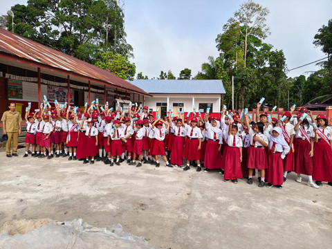 Program Susu Sehat Bernutrisi (SEHATI) yang dibagikan PT Triputra Agro Persada Tbk (TAPG) ke sekolah-sekolah di Kalimantan Timur. 