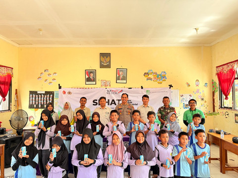 Program Susu Sehat Bernutrisi (SEHATI) yang dibagikan PT Triputra Agro Persada Tbk (TAPG) ke sekolah-sekolah di Kalimantan Timur. 