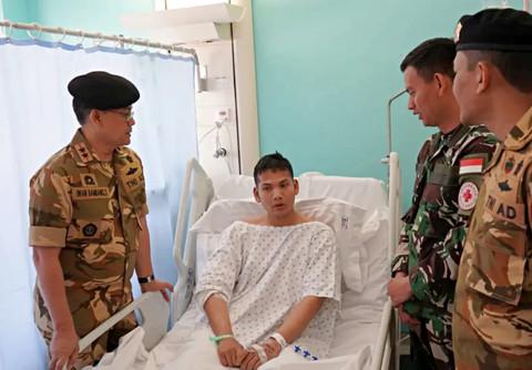 Komandan PMPP TNI Mayjen TNI Iwan Bambang Setiawan, S.I.P. melaksanakan kunjungan kepada prajurit Satgas Yonmek TNI Konga XXIII-S yang menjadi korban insiden UNIFIL dan tengah menjalani perawatan di RS Saint George, Beirut, Lebanon, Sabtu (4/4/2026). Foto: @pmpp.tni/Instagram