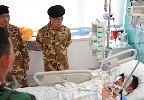 Komandan PMPP TNI Mayjen TNI Iwan Bambang Setiawan, S.I.P. melaksanakan kunjungan kepada prajurit Satgas Yonmek TNI Konga XXIII-S yang menjadi korban insiden UNIFIL dan tengah menjalani perawatan di RS Saint George, Beirut, Lebanon, Sabtu (4/4/2026). Foto: @pmpp.tni/Instagram