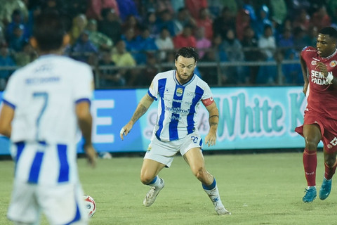 Persib Bandung melawan Semen Padang FC pada pertandingan Super League di Stadion Haji Agus Salim, Padang, Minggu (5/4/2026). Foto: Instagram/ @persib