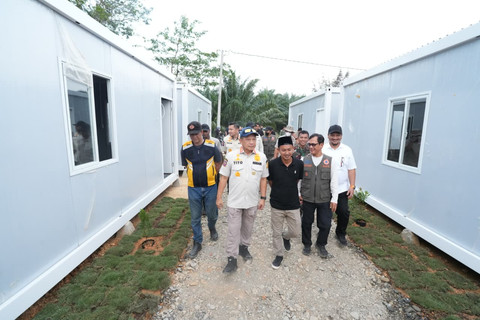 Ketua Satuan Tugas Percepatan Rehabilitasi dan Rekonstruksi (Satgas PRR) Pascabencana Sumatera Muhammad Tito Karnavian di Desa Lubuk Sidup, Kecamatan Sekerak, Kabupaten Aceh Tamiang. Foto: Satgas PRR