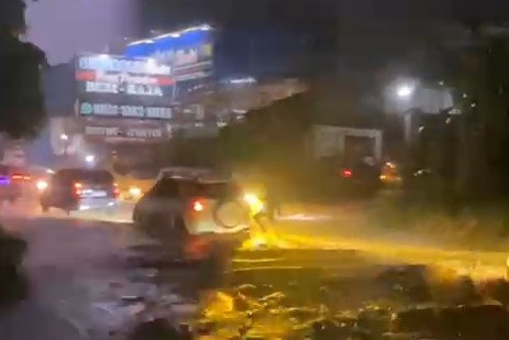 Banjir merendam ruas jalur utama di wilayah Cianjur, Minggu (5/4/2026). Foto: Dok. Istimewa