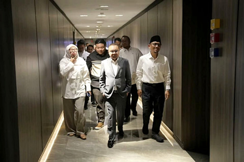 Wakil Menteri Haji dan Umrah RI, Dahnil Anzar Simanjuntak menyampaikan perkembangan persiapan Haji 2026 kepada Wakil Ketua DPR RI yang juga ketua Pengawas Penyelenggaraan Haji RI, Sufmi Dasco Ahmad pada Senin (6/4/2026). Foto: @dahnil_anzar_simanjuntak/Instagram