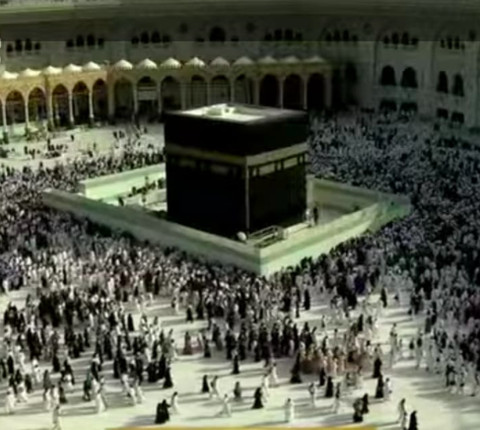 Pemeliharaan Ka'bah di Masjidil Haram, Senin (6/4/2026). Foto: Youtube/@qurantvsa