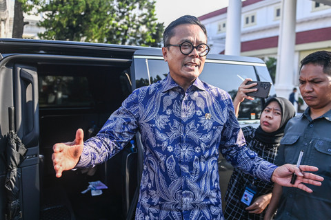 Kepala BP BUMN Dony Oskaria menjawab pertanyaaan wartawan saat akan mengikuti rapat terbatas yang dipimpin Presiden Prabowo Subianto di Kompleks Istana Kepresidenan, Jakarta, Selasa (7/4/2026). Foto: Galih Pradipta/ANTARA FOTO